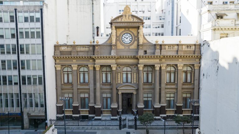 El mercado corrige: a cuánto llegará el dólar y la inflación en 2026