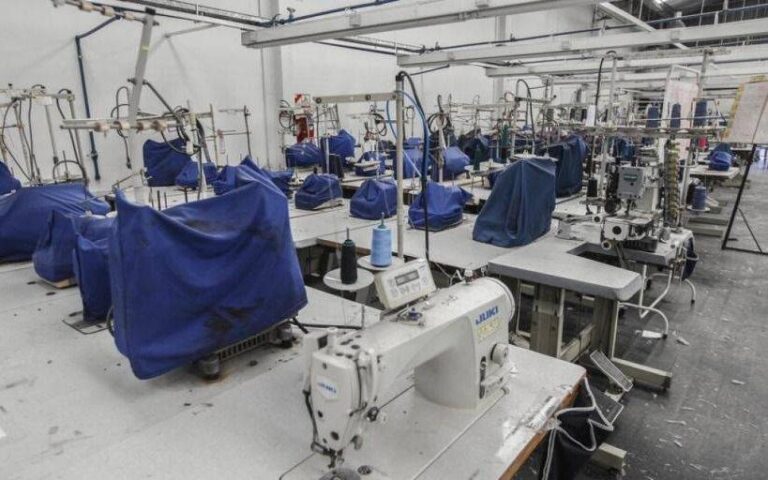 La crisis textil se profundiza: producción en mínimos históricos, empleo en caída y récord de importaciones