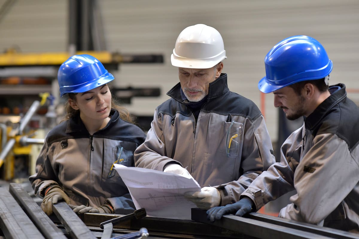 Industria creció 1,6% en 2025, pero sectores seguirán golpeados en 2026