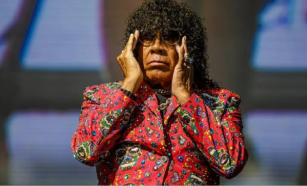 Preocupación por La Mona Jiménez: debió frenar su show en Córdoba por el calor extremo