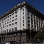 Deuda en pesos: el Tesoro enfrenta el desafío de febrero de renovar vencimientos por $9,4 billones