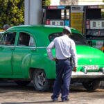 Cuba cierra hoteles y reubica turistas por la aguda crisis energética