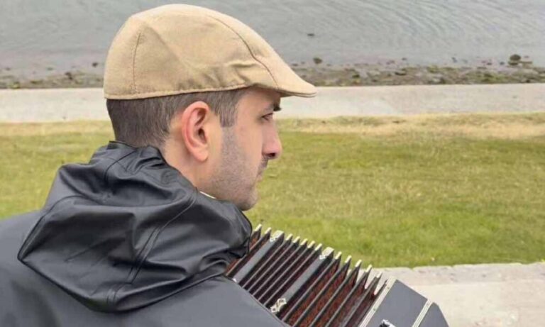 Un gesto cargado de historia: el bahiense que tocó el Himno en Malvinas contó su experiencia