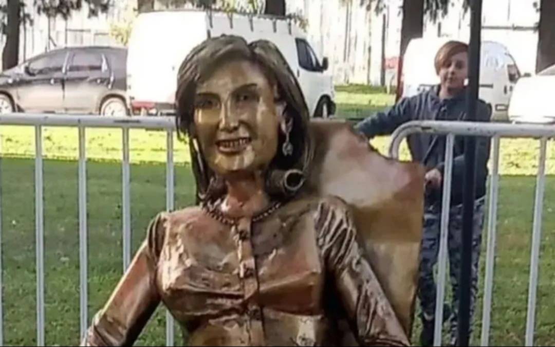 Mirtha Legrand califica de horrible su estatua en Villa Cañás, su ciudad natal