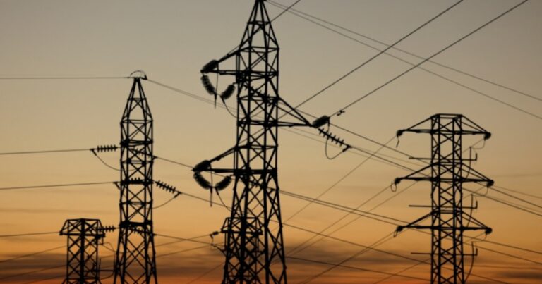 El sector eléctrico dominicano registra pérdidas del 42.9 % en energía adquirida