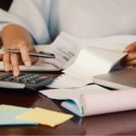 El salario disponible cayó por tercer mes consecutivo, ante la baja real de los ingresos y el endeudamiento récord