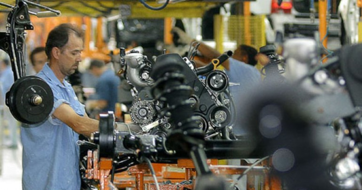 La industria repuntó en diciembre, pero el estancamiento persiste, según la UIA