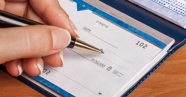 Se triplicó la cantidad de cheques rechazados por falta de fondos en el último año