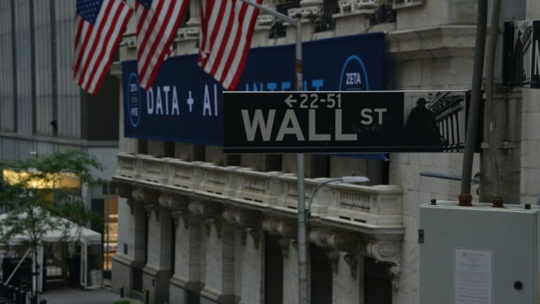 Wall Street cambia de tendencia después de conocerse un dato clave sobre el empleo en EEUU