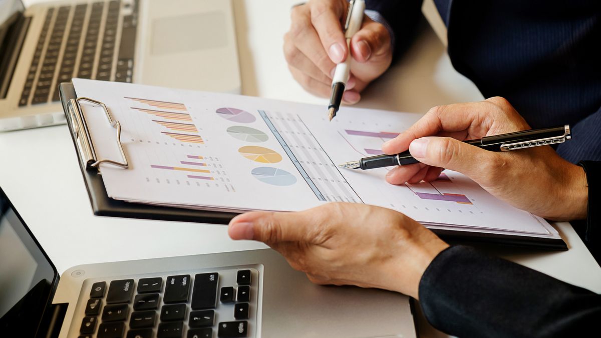 Analistas prevén crecimiento ajustado y un dólar por debajo de $40 para fin de año