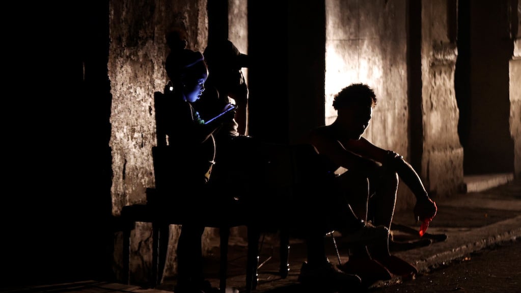 Cuba enfrenta crisis severa con cortes de luz récord y falta de combustible bajo presión de EE.UU. 1 Cuba enfrenta crisis severa con cortes de luz récord y falta de combustible bajo presión de EE.UU.