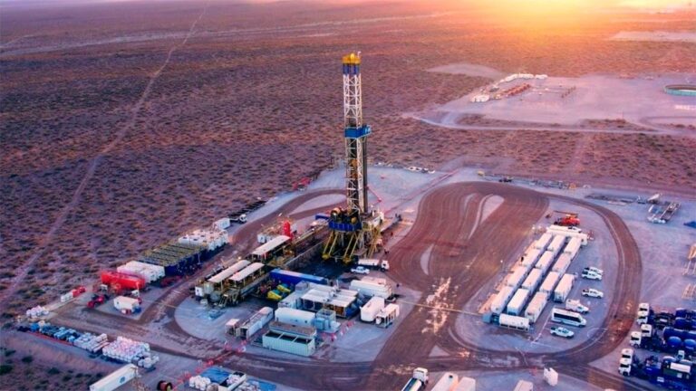 Geopolítica, riesgo país, costo de producción: el nuevo escenario global para Vaca Muerta y la energía