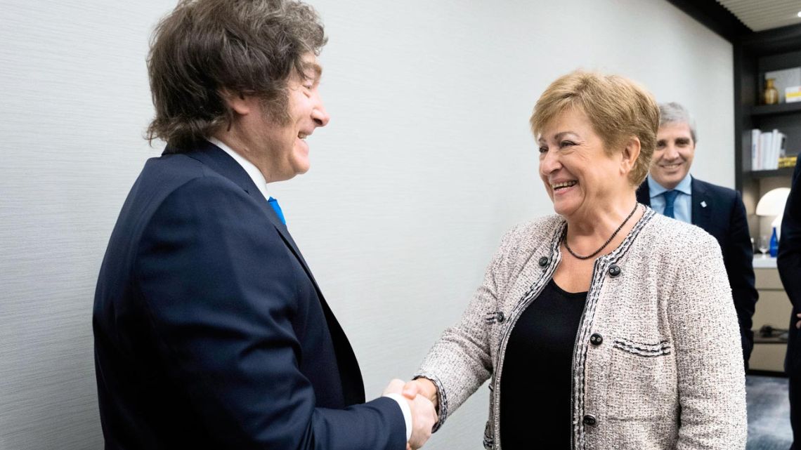 El FMI concluye su misión en Argentina y el Gobierno mantiene optimismo a pesar del incumplimiento de reservas 1 El FMI concluye su misión en Argentina y el Gobierno mantiene optimismo a pesar del incumplimiento de reservas