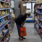 Fuerte salto de la canasta básica en enero, que presiona sobre los umbrales de pobreza e indigencia