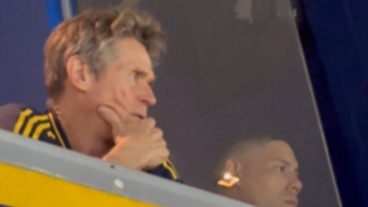 Willem Dafoe, el Duende Verde de Spider-Man, sorprende en La Bombonera con camiseta de Boca 1 Willem Dafoe, el Duende Verde de Spider-Man, sorprende en La Bombonera con camiseta de Boca