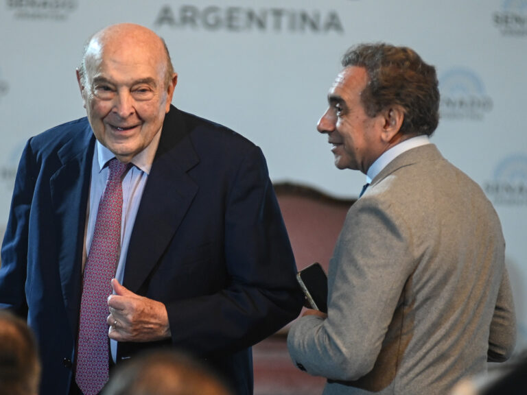 Domingo Cavallo respaldó la compra de reservas pero pidió medidas para reactivar la economía