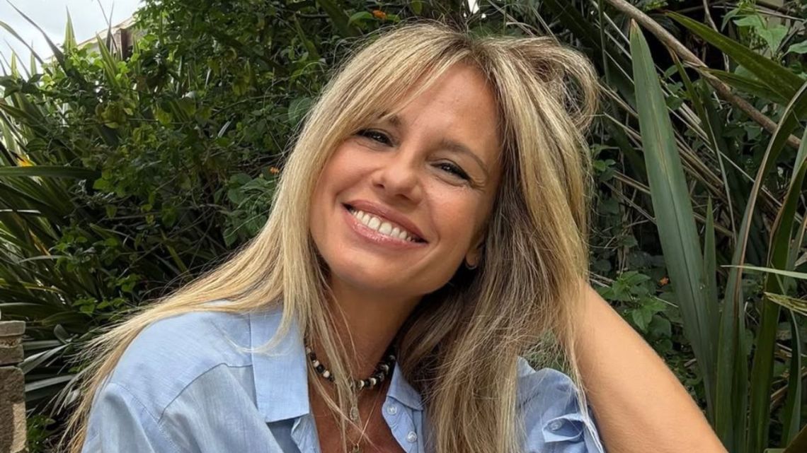 Mariana Fabbiani celebra su cumpleaños en la playa con tres libros importantes 1 Mariana Fabbiani celebra su cumpleaños en la playa con tres libros importantes