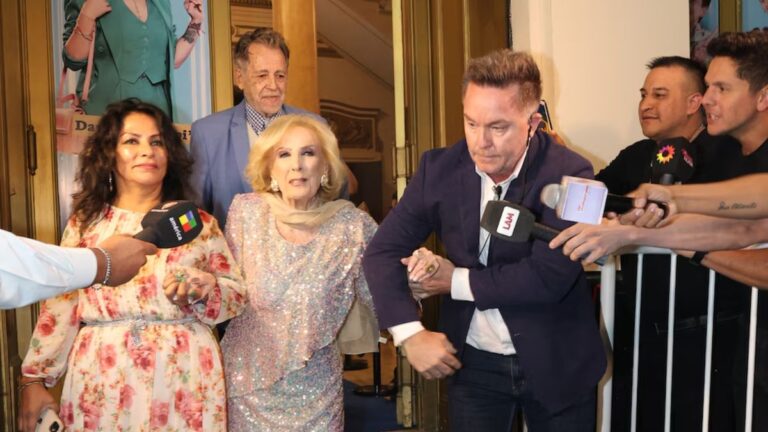 La fiesta íntima de Mirtha Legrand por sus 99 años: invitados y menú especial 6 La fiesta íntima de Mirtha Legrand por sus 99 años: los invitados elegidos y un menú especial