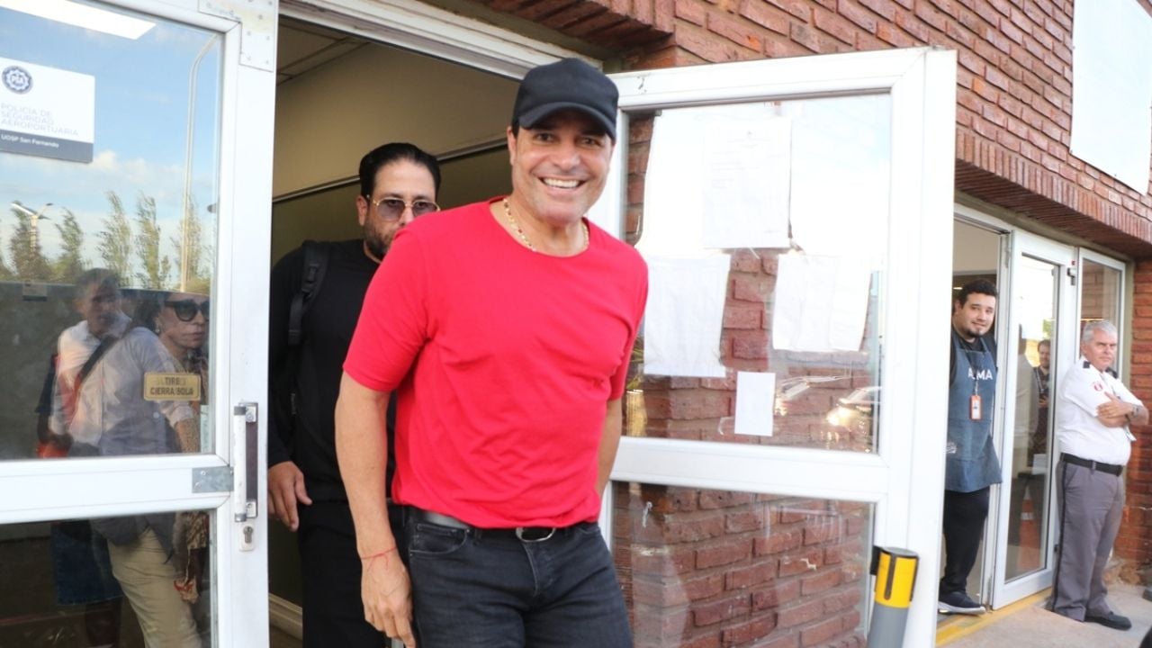 Chayanne llega a Argentina para su serie de recitales: fotos y detalles de su equipaje 1 Chayanne llega a Argentina para su serie de recitales: fotos y detalles de su equipaje