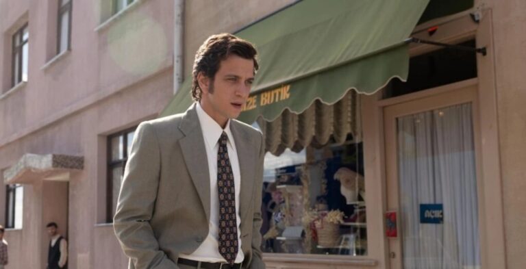 Netflix: Serie de 9 capítulos sobre obsesión y amor inspirada en un Nobel 3 Netflix: la serie de 9 capítulos inspirada en un Nobel que impacta por su historia de obsesión y amor