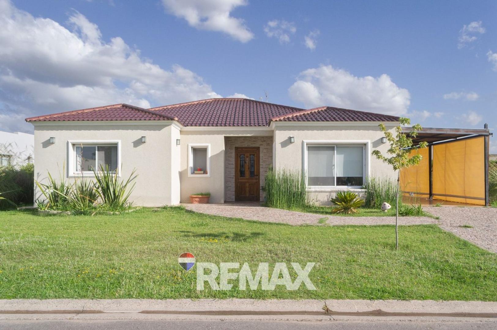 Casa Venta 4 ambientes 8 años, 2 cocheras, 144m2, Juana Arco 7300, Canning, Buenos Aires
