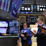 El riesgo país se ubica en mínimos en la era Milei y crece la expectativa por un quiebre de los 400 puntos