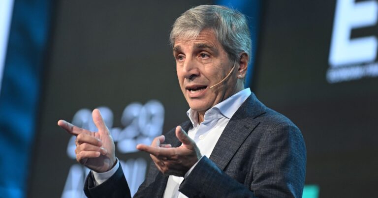 Motosierra selectiva: ajustes de Caputo en mayo para lograr superávit fiscal 7 Motosierra selectiva: cómo gastó y qué partidas ajustó Caputo en mayo para tener superávit fiscal
