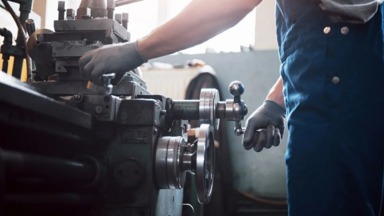 Datos de la UIA: Empleo industrial alcanza mínimo de cuatro años 2 Datos de la UIA: el empleo industrial cayó a su nivel más bajo en cuatro años
