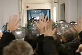 <h1>Despidos Masivos en la CNEA: Más de 100 Trabajadores Afectados en un Contexto de Tensión Social</h1> 3 cnea