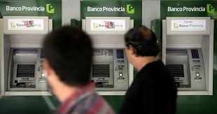 <html>
<head>
<title>Banco Provincia: Actualizaciones y Soluciones Financieras para Usuarios</title>
<meta name="description" content="Entérate de las últimas novedades del Banco Provincia y las opciones para refinanciar deudas.">
</head>
<body> <h1>Banco Provincia: Actualizaciones y Soluciones Financieras para Usuarios</h1> <h2>Resultados de los servicios del Banco Provincia</h2>
<p>Recientemente, el Banco Provincia ha implementado <strong>importantes cambios en sus servicios de cajeros automáticos</strong>, beneficiando a todos sus usuarios. Estas actualizaciones buscan mejorar la experiencia de los clientes y facilitar el acceso a los servicios bancarios.</p> <h2>Opciones de refinanciación de deudas</h2>
<p>El Banco Provincia, junto con el Banco Nación, ofrece diversas <strong>opciones para refinanciar deudas</strong>. Estas alternativas son ideales para quienes buscan alivianar su carga financiera y optimizar su situación crediticia. Los clientes pueden acceder a planes flexibles que se adaptan a sus necesidades particulares.</p> <h2>Nuevo plan para regularizar deudas en mora</h2>
<p>Un nuevo <strong>programa lanzado por el Banco Provincia</strong> está diseñado para ayudar a los ciudadanos a regularizar deudas en mora. Este plan permite que quienes han enfrentado dificultades económicas puedan volver a estar al día con sus obligaciones financieras. La iniciativa apunta a ofrecer soluciones accesibles y efectivas para la población.</p> </body>
</html> 2 banco provincia