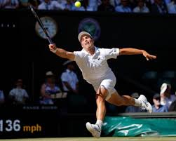 <html>
<head> <title>Grigor Dimitrov: Avances en Wimbledon 2026 y su Desempeño Destacado</title> <meta name="description" content="Entérate de las últimas novedades sobre Grigor Dimitrov en el torneo de Wimbledon 2026, con detalles de su enfrentamiento y las actuaciones destacadas."> <meta keywords="Grigor Dimitrov, Wimbledon 2026, tenis, resultados, noticias">
</head>
<body> <h2>Grigor Dimitrov en Wimbledon 2026</h2> <p>En el marco de Wimbledon 2026, <strong>Grigor Dimitrov se enfrenta a Arthur Fery en un emocionante partido de cuarta ronda</strong>. Este enfrentamiento ha atraído la atención de los fanáticos del tenis, quienes siguen de cerca cada punto en busca de ver cómo se desempeña el talentoso búlgaro.</p> <h2>La actuación de Dimitrov en el torneo</h2> <p>A medida que avanza el torneo, <strong>Dimitrov ha mostrado un rendimiento sólido, destacándose en cada encuentro</strong>. La expectativa crece entre sus seguidores, que confían en que pueda avanzar más allá de esta ronda y luchar por el título.</p> <h2>Resultados y actualizaciones en vivo</h2> <p>Los resultados de este enfrentamiento, así como actualizaciones en tiempo real, están disponibles en las principales plataformas deportivas. Los aficionados pueden seguir el partido de forma cercana a través de medios como The Guardian, Yahoo Sports y The Telegraph, donde se brindan detalles minuto a minuto.</p> <h2>Conclusiones sobre el futuro de Dimitrov</h2> <p>Con un talento innegable y un estilo de juego atractivo, <strong>Grigor Dimitrov se perfila como uno de los favoritos en este Wimbledon</strong>. La presión y las expectativas son altas, pero su experiencia en torneos de esta magnitud lo coloca en una buena posición para seguir compitiendo a un alto nivel.</p>
</body>
</html> 1 grigor dimitrov.png