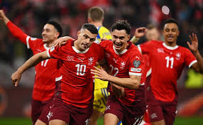 <html>
<head> <title>Jugadores de la Selección Suiza en el Mundial 2026: Análisis y Datos Clave</title>
</head>
<body> <h2>Jugadores de Suiza en el Mundial 2026</h2>
<p>La Selección de Suiza está compuesta por un grupo talentoso de jugadores que se destacarán en el Mundial 2026. Estos futbolistas, que provienen de distintas ligas europeas, aportan su habilidad y experiencia al equipo nacional, buscando llevar a Suiza a nuevas alturas en este prestigioso torneo.</p> <h2>Características del fútbol suizo</h2>
<p>El fútbol en Suiza se caracteriza por su <strong>precisión, multiculturalidad y rigor</strong>. La diversidad cultural del país se refleja en su selección, donde futbolistas de diferentes orígenes se unen para crear un equipo competitivo. Esta mezcla de estilos y habilidades es clave para el éxito en el campo de juego.</p> <h2>Datos curiosos sobre Suiza y su selección</h2>
<p>Suiza no solo es conocida por su fútbol, sino también por su rica historia y tradiciones. Entre los datos más interesantes, se destaca que el país cuenta con <strong>cuatro idiomas oficiales</strong>, lo que refleja su diversidad cultural. Además, muchos jugadores de la selección provienen de clubes de renombre en Europa, lo que eleva el nivel del equipo en competencias internacionales.</p> </body>
</html> 2 jugadores de suiza