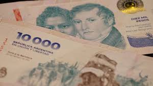 <html>
<head> <title>Reformas en el Sistema de Jubilaciones en Argentina: Cambios y Proyecciones</title>
</head>
<body> <h2>Cambios en las Jubilaciones a partir del 10 de agosto</h2> <p>Desde el <strong>10 de agosto</strong>, se implementarán modificaciones importantes en el sistema de <strong>jubilaciones</strong> en Argentina. Estos cambios buscan mejorar la calidad de vida de los beneficiarios y se enmarcan dentro de una serie de reformas realizadas por el gobierno.</p> <h2>Nuevos montos estimativos de ANSES para agosto de 2026</h2> <p>Las proyecciones de ANSES indican que, para agosto de 2026, se espera un ajuste en los montos de las <strong>jubilaciones</strong>. Este ajuste responderá a la inflación y al aumento en el costo de vida, garantizando que los jubilados cuenten con un ingreso acorde a sus necesidades.</p> <h2>Aumento para Jubilados y Pensionados en agosto de 2026</h2> <p>El incremento previsto para los jubilados y pensionados en agosto de 2026 es un tema de gran interés. Este aumento, que se anunciará oportunamente, tiene como objetivo facilitar la adaptación de los ingresos de los jubilados a las fluctuaciones económicas del país.</p>
</body>
</html> 2 jubilaciones