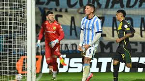 <html>
<head> <title>Marcos Rojo Anota Su Primer Gol con Racing en la Copa Argentina</title>
</head>
<body> <h1>Marcos Rojo Anota Su Primer Gol con Racing en la Copa Argentina</h1> <h2>Marcos Rojo anotó su primer gol con Racing</h2> <p>En un emocionante partido por la Copa Argentina, <strong>Marcos Rojo</strong> se destacó al marcar su primer gol con la camiseta de Racing. El defensor, conocido por su compromiso y entrega en la cancha, logró convertir desde el punto penal, asegurando una ventaja de 2 a 0 para su equipo frente a Defensa y Justicia.</p> <h2>Un momento esperado por los hinchas</h2> <p>La anotación de <strong>Rojo</strong> no solo representa un logro personal, sino que también refleja su adaptación al equipo y su deseo de contribuir al éxito de la Academia. Los hinchas celebraron con entusiasmo este momento, que marca un nuevo capítulo en la carrera del defensor.</p> <h2>Reacciones tras el gol de Marcos Rojo</h2> <p>Después del partido, varios jugadores y el cuerpo técnico elogiaron la actuación de <strong>Marcos Rojo</strong>. Su gol fue un indicador del esfuerzo y la dedicación que aporta al equipo, lo que deja en claro que está dispuesto a dar lo mejor en cada encuentro.</p> <h2>Próximos desafíos para la Academia</h2> <p>Con la moral alta tras esta victoria y el gol de <strong>Rojo</strong>, Racing se prepara para enfrentar nuevos desafíos en la liga. Los aficionados esperan con ansias ver más actuaciones destacadas de su ídolo en el campo de juego.</p> <h2>Más detalles en los medios</h2> <p>Para aquellos que quieran profundizar en el rendimiento de Marcos Rojo y su impacto en el partido, se pueden consultar las siguientes notas: <a href="https://www.espn.com.ar/futbol/argentina/nota/_/id/17011699/marcos-rojo-gol-primer-racing-vs-defensa-y-justicia-copa-argentina">ESPN Deportes</a>, <a href="https://www.ole.com.ar/copa-argentina/rojo-penal-anoto-2-0-academia_3_KZbs5fFwpq.html">Olé</a> y <a href="https://www.vermouth-deportivo.com.ar/marcos-rojo-anoto-su-primer-gol-con-la-camiseta-de-racing/">Vermouth Deportivo</a>.</p>
</body>
</html> 7 marcos rojo