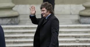 <html>
<head> <title>Novedades de Argentina: Política, Documentales y Deportes en Diario Los Andes</title>
</head>
<body> <h2>El impacto de las declaraciones de Milei sobre la producción argentina</h2>
<p>El presidente Javier Milei generó controversia al declarar que Argentina "solo produce dulce de leche y biromes". Esta afirmación ha desatado un debate sobre la real capacidad productiva del país en diversos sectores. Según analistas, es fundamental considerar la riqueza y variedad de la producción argentina, que abarca desde la agricultura hasta la tecnología.</p> <h2>Expectativas sobre la nueva serie documental “Monstruos de Dios”</h2>
<p>La serie “Monstruos de Dios” se estrenará próximamente y abordará el delicado tema del comercio ilegal de reptiles. Este documental promete ofrecer una mirada profunda sobre una problemática que afecta a la biodiversidad y la conservación de especies. Muchos esperan que esta producción genere conciencia sobre la importancia de preservar nuestro entorno natural.</p> <h2>Nicolás Paz y su compromiso por el fútbol argentino</h2>
<p>El futbolista Nicolás Paz ha expresado su determinación de traer una copa importante de regreso a Argentina. En sus recientes declaraciones, aseguró: "Prometo dar absolutamente todo de mí para lograrlo". Esta promesa ha resonado entre los aficionados, quienes esperan ver a su equipo brillar en el escenario internacional.</p> <h2>Conclusiones sobre el rol del Diario Los Andes</h2>
<p>El <strong>Diario Los Andes</strong> se mantiene como un referente en la información actualizada y crítica de temas que afectan a Argentina. Su cobertura abarca desde la política hasta el deporte, ofreciendo a los lectores un panorama completo de los acontecimientos más relevantes del país y del mundo.</p> </body>
</html> 2 diario los andes